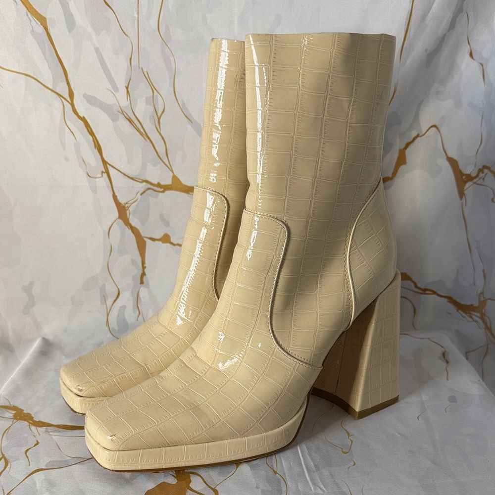 * Elegant Cream Croc-Embossed Ankle Boots
